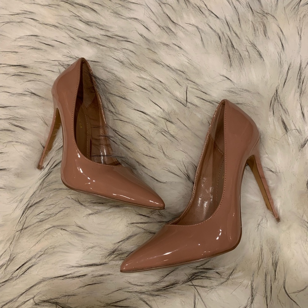 Nude Pumps